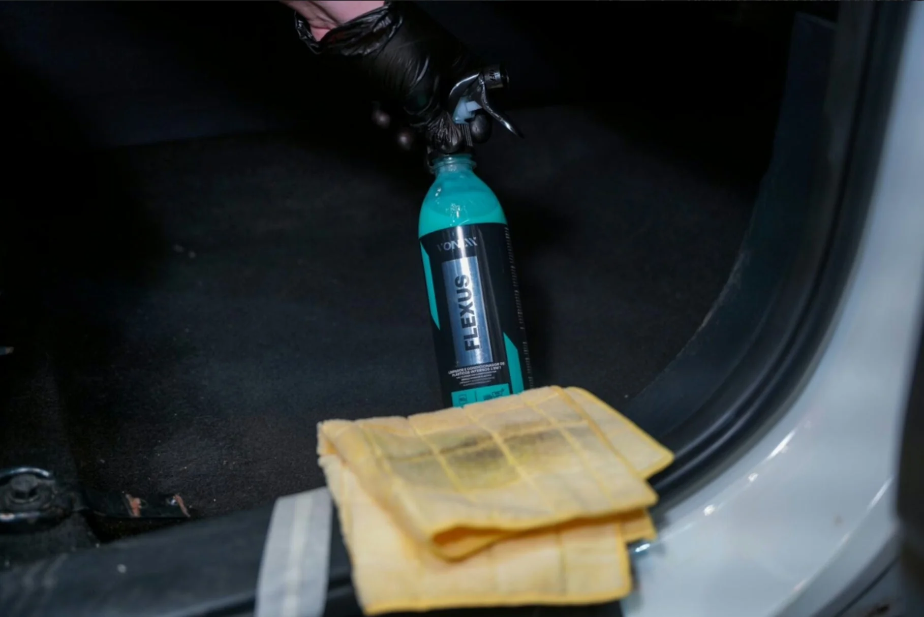 Vonixx Flexus 2-in-1 Ceramic Interior Plastic Cleaner and Conditioner 16.9 fl oz (500 ml) - Image 3