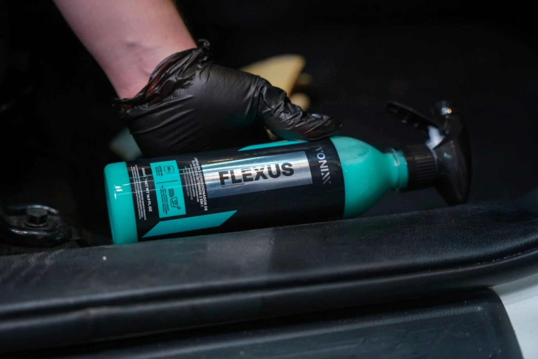 Vonixx Flexus 2-in-1 Ceramic Interior Plastic Cleaner and Conditioner 16.9 fl oz (500 ml) - Image 4