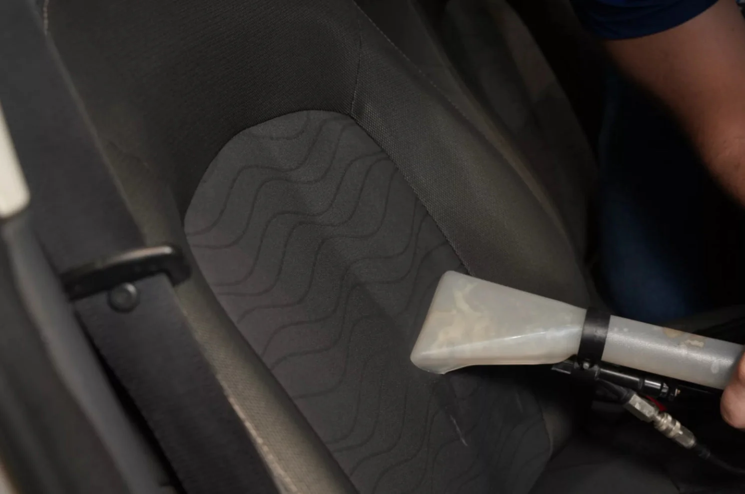 Vonixx Vertex Upholstery and Carpet Cleaner 1.32 gal (5L) - Image 3